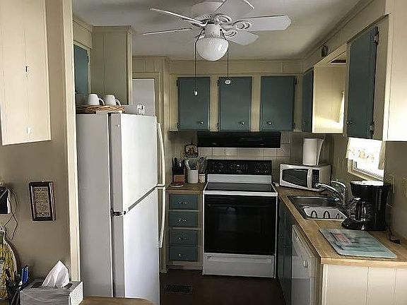 3rd image of 706 Royal Palm Blvd