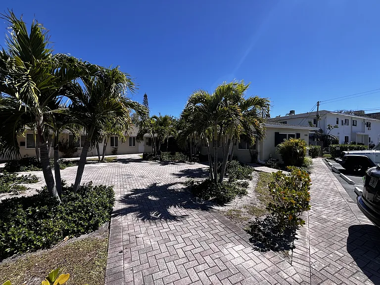 1440 Miami Rd — Photo 11