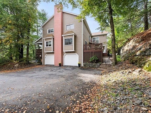 2nd image of 16 Whalers Ln Unit 16