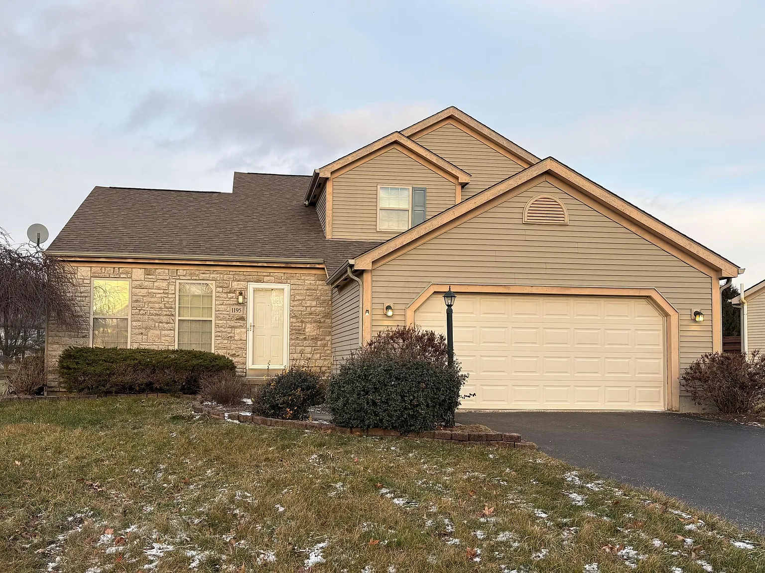 1195 Westwood Dr photo 1
