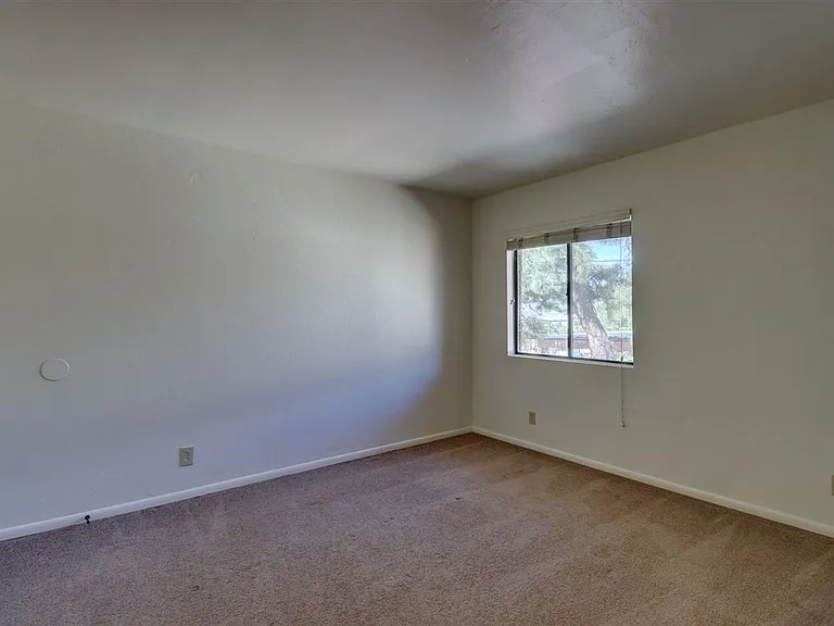 645 Ash St — Photo 15