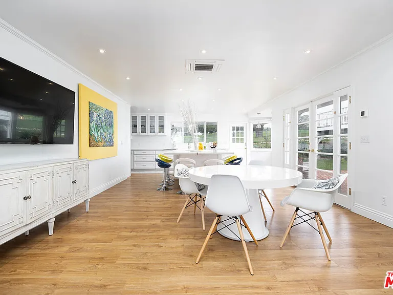 1110 W Muirlands Dr — Photo 10
