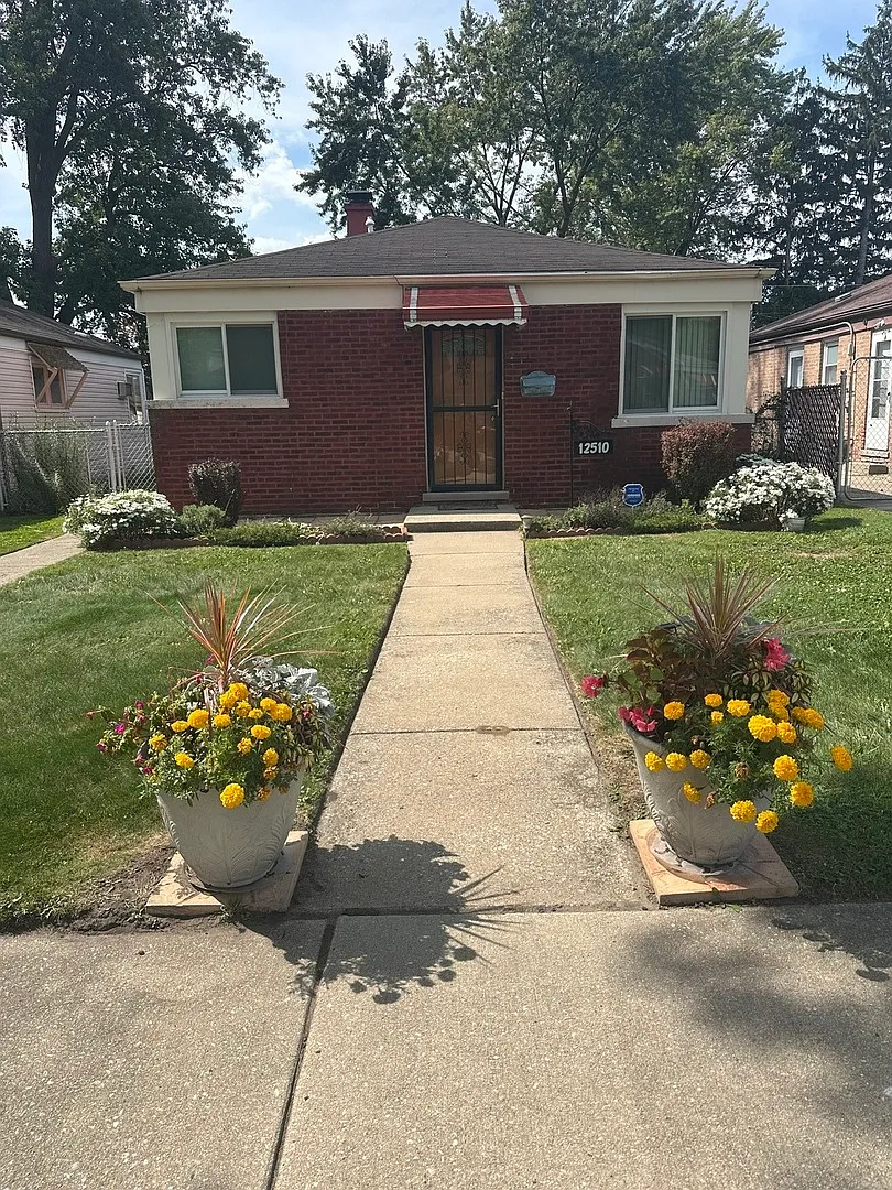 12510 S Elizabeth St photo 1