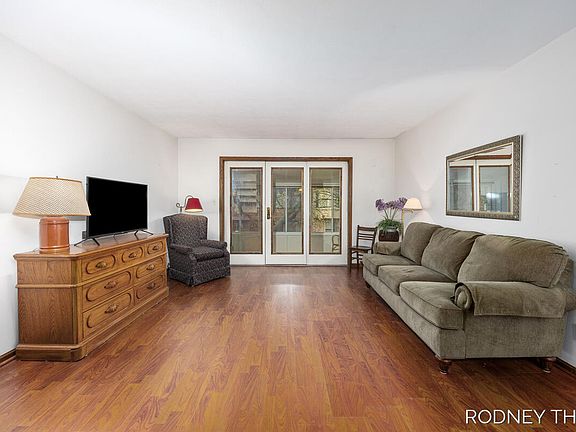 3rd image of 1908 Elizabeth Ln