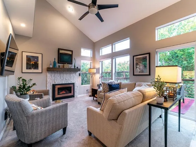 1050 Fox Run Ct — Photo 4