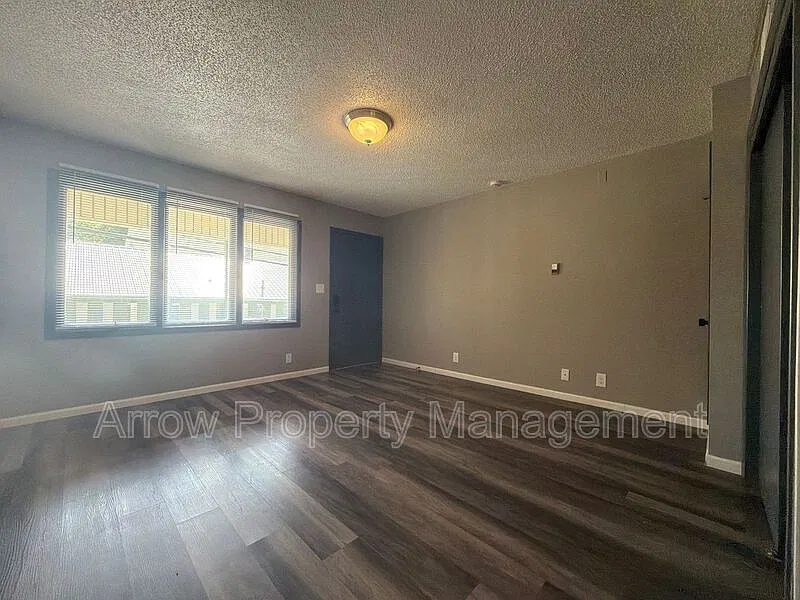 1323 S 10th St — Photo 3