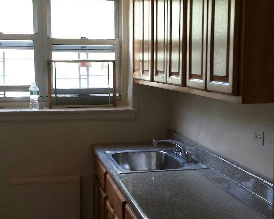 2nd image of 1038 Bay 30th St