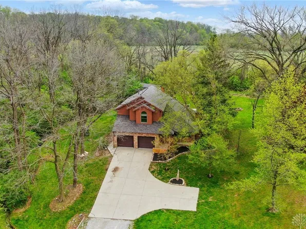 81 Country Rd, Urbana, OH 43078