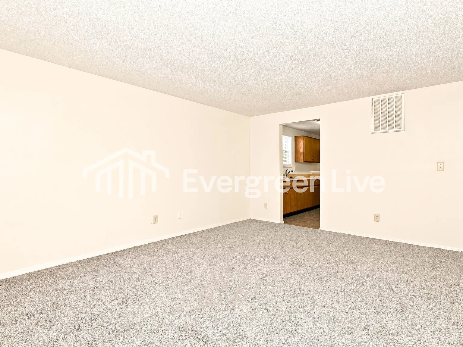 2 bed, 1.0 bath, 941 sqft, $1,045 — Photo 4
