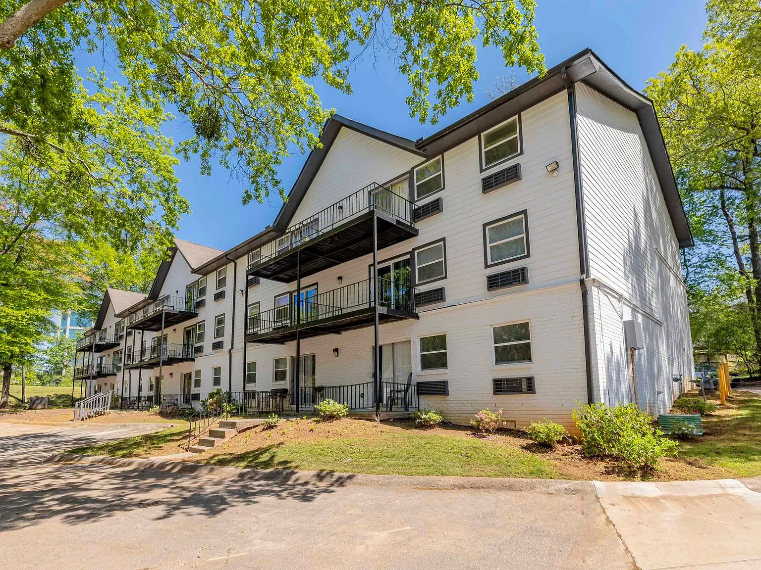 Modern Living in the Heart of Northlake — Photo 4