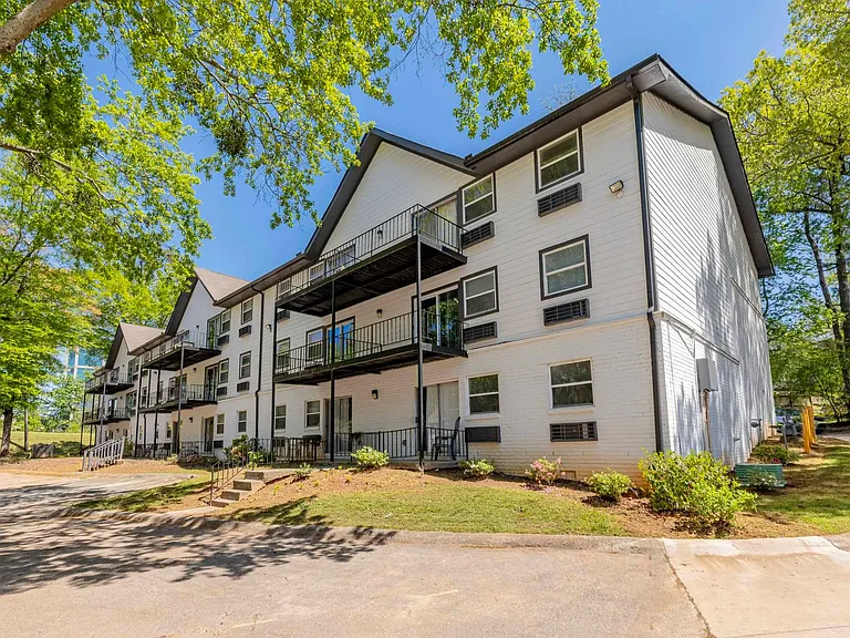 Modern Living in the Heart of Northlake — Photo 4