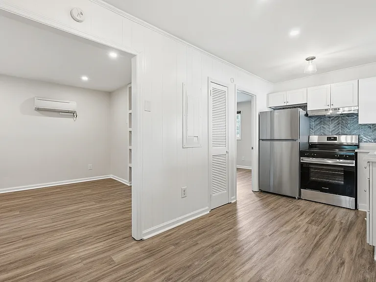 1671 Hunley Ave #B — Photo 4