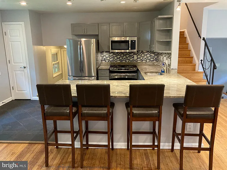 7905 Esther Dr — Photo 3
