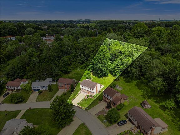 4th image of 18 Kohleen Dr