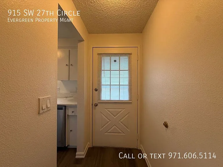 915 SW 27th Cir — Photo 5