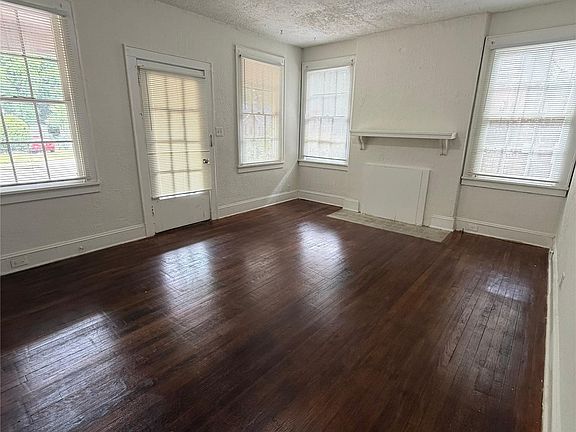 3rd image of 416 Earl Pl