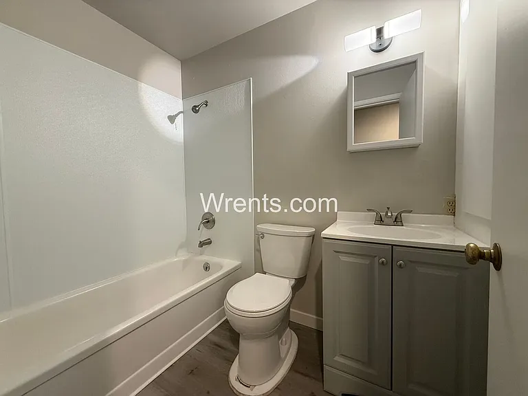 306-310 N 11th St — Photo 18