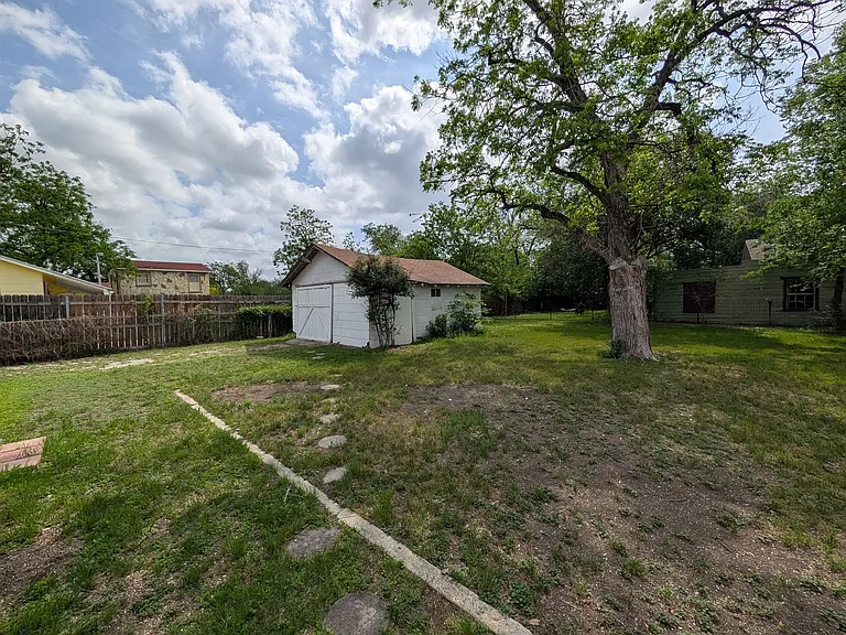 1185 W Mill St — Photo 35