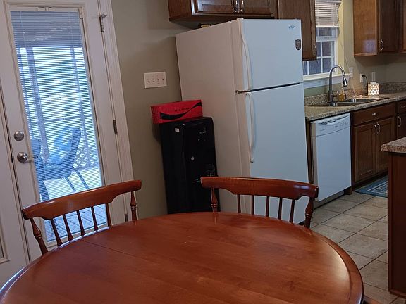 4th image of 406 Chimney Rock Rd