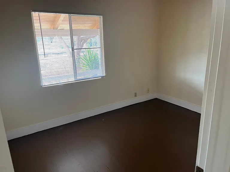 3130 Las Palmas Ave — Photo 9