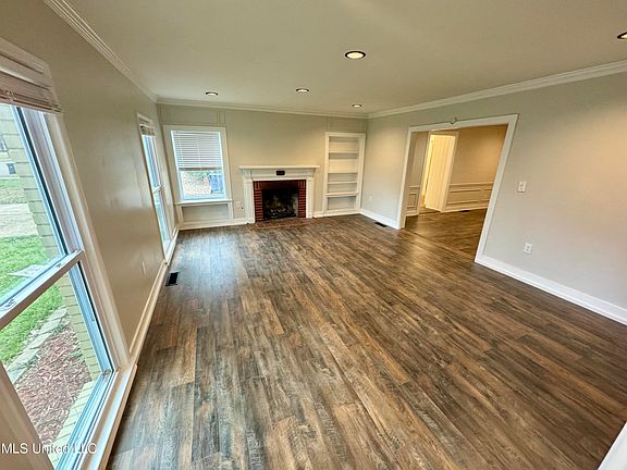 2nd image of 440 Cypress Ave