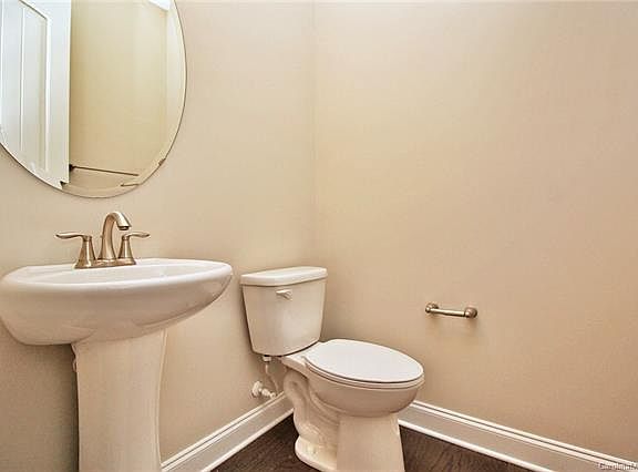 5th image of 320 Gibson Park Dr