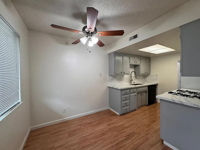 541 - 551 Morse Ave - Laurelwood — Photo 7