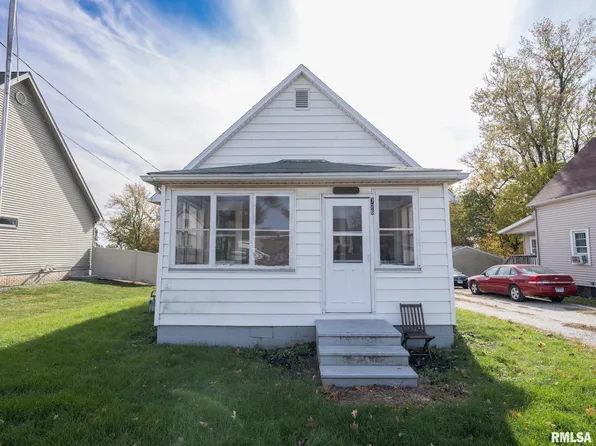 726 E Fort St, Farmington, IL 61531