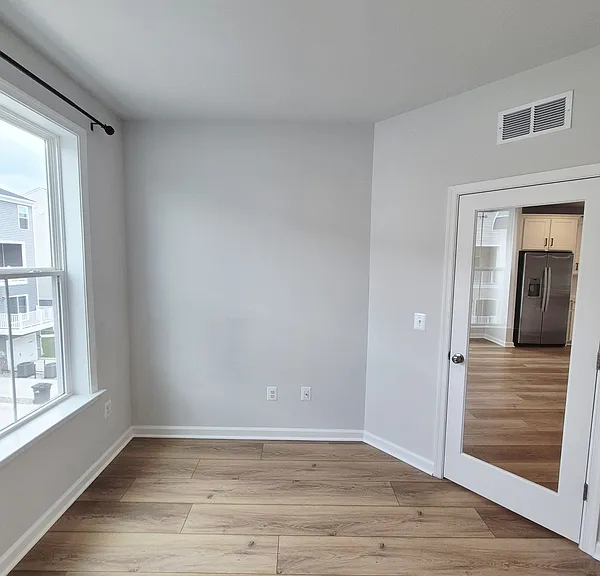 648 Brookwood Glen Ter #B — Photo 16