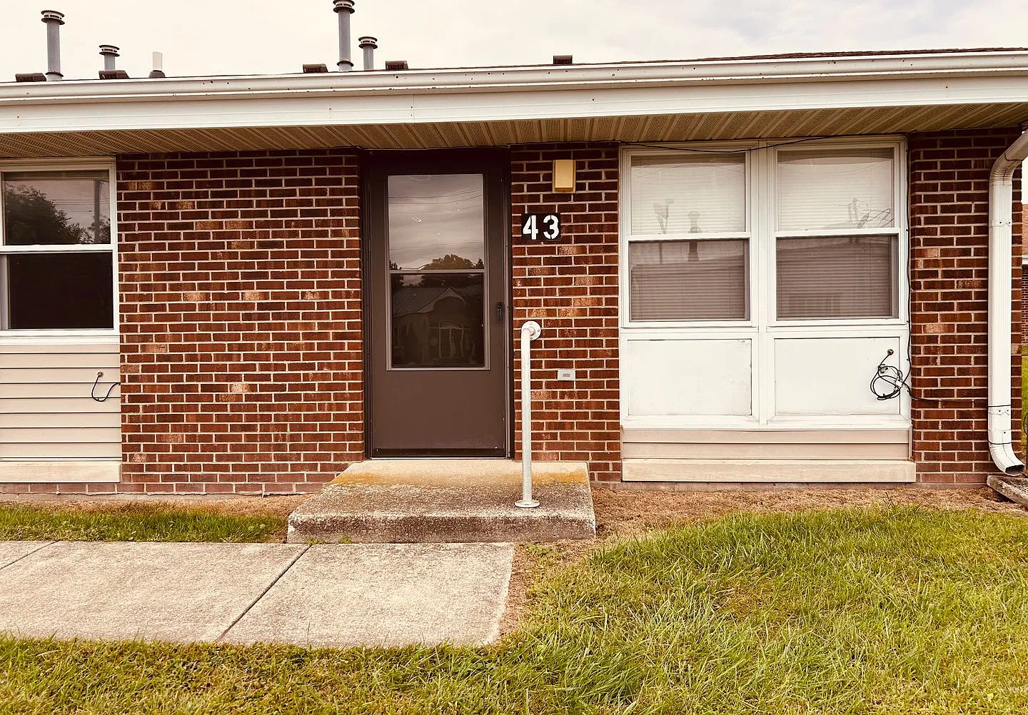 407 E Maple St — Photo 1