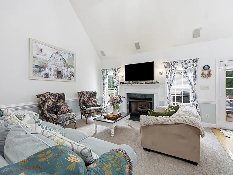 221 Black Forest Dr — Photo 20