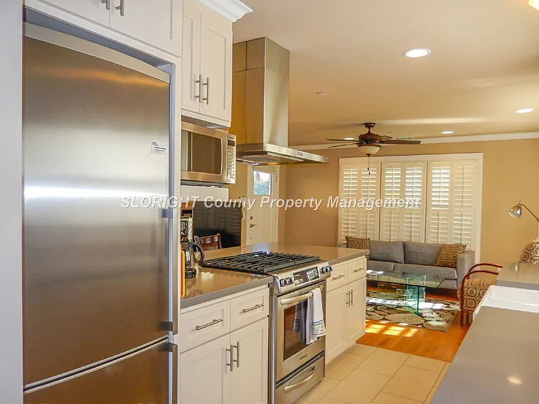 586 Pacific St — Photo 5