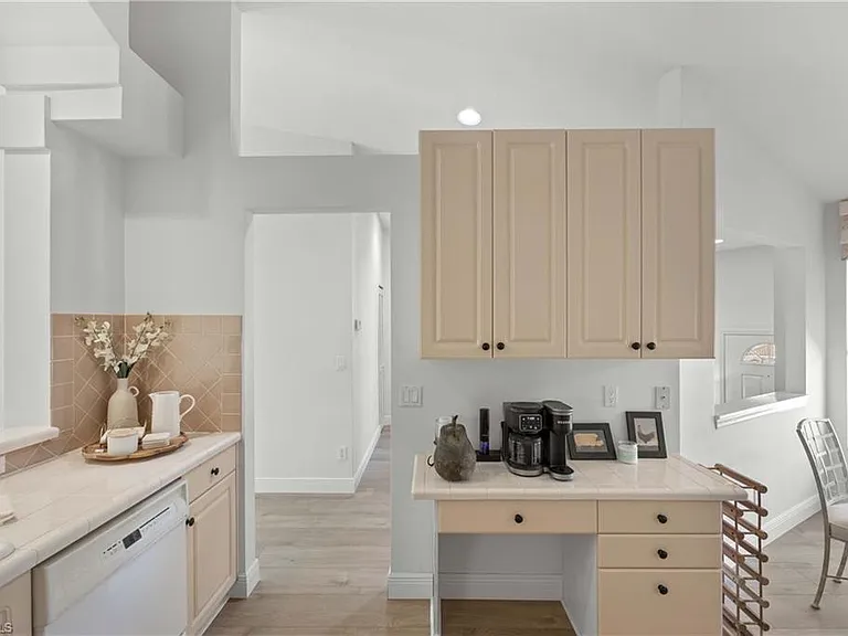 8415 Excalibur Cir #B10 — Photo 11