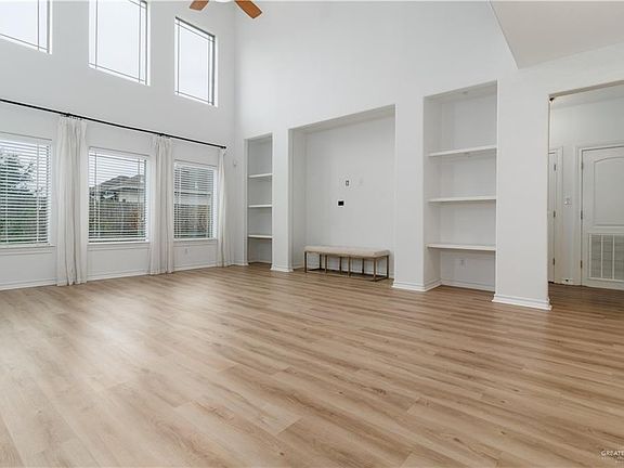 5th image of 2725 Zurich Ave