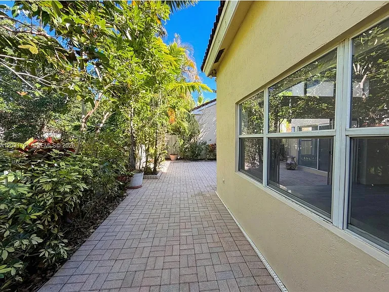 1145 W Lake St — Photo 33