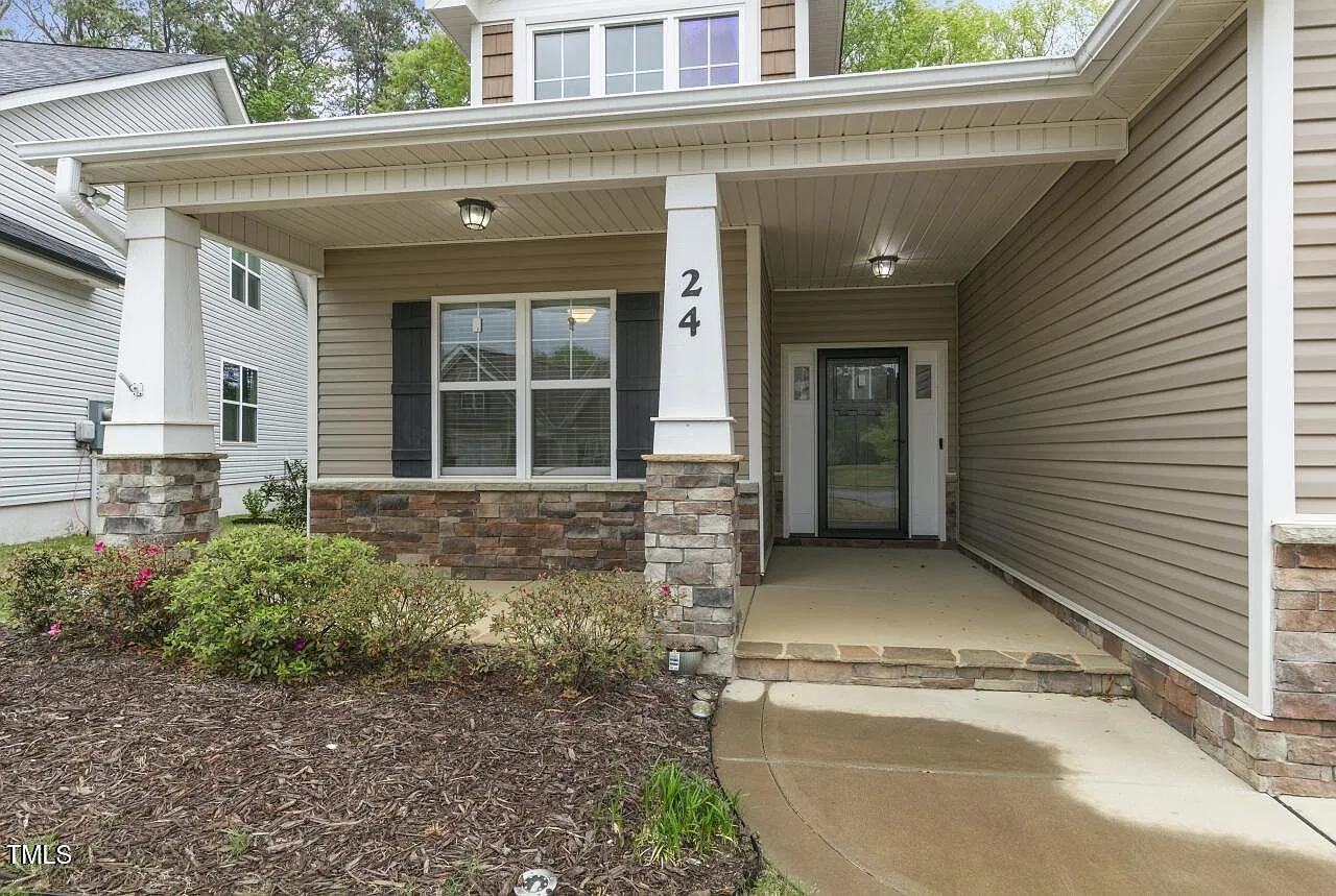 3 bed, 2.0 bath, 1610 sqft, $2,050 — Photo 2