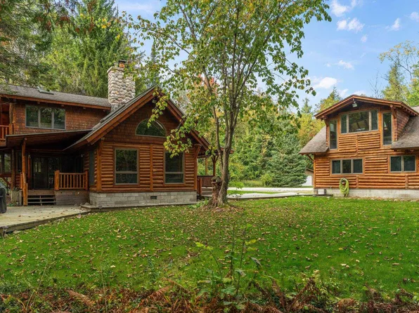 1568 River Dr, Traverse City, MI 49696