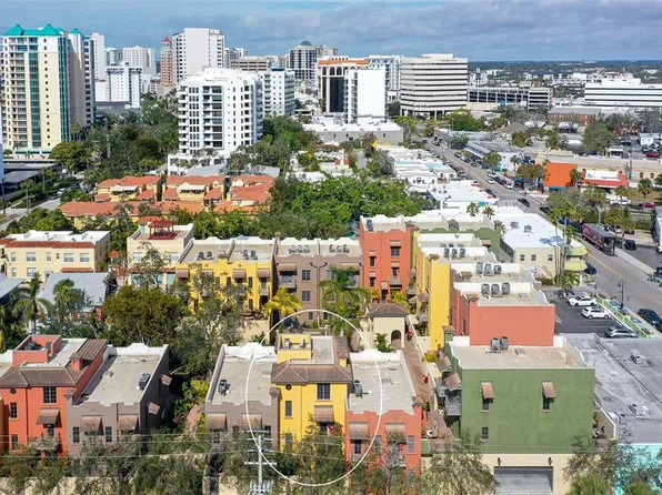 1529 Oak St, Sarasota, FL 34236