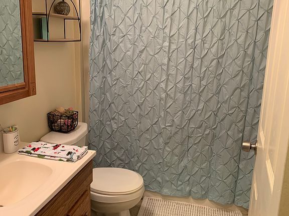 Upstairs full bath