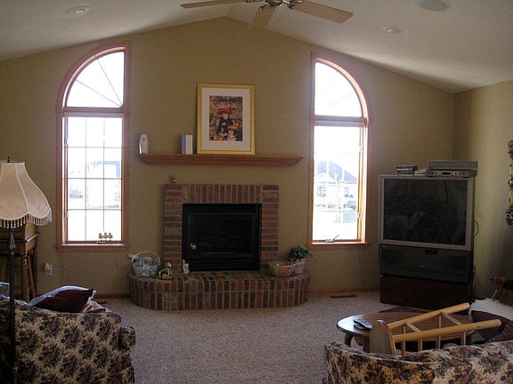 Living Room w/ gas fireplace