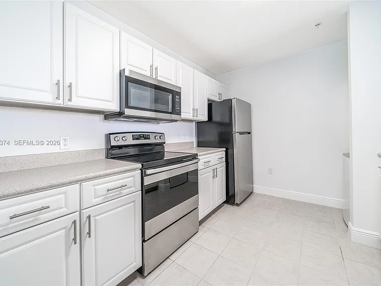 1200 Town Center Dr #513 — Photo 2