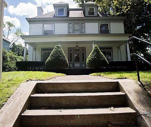 3rd image of 37 S Euclid Ave