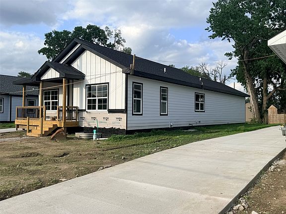 2nd image of 819 SE 11th St