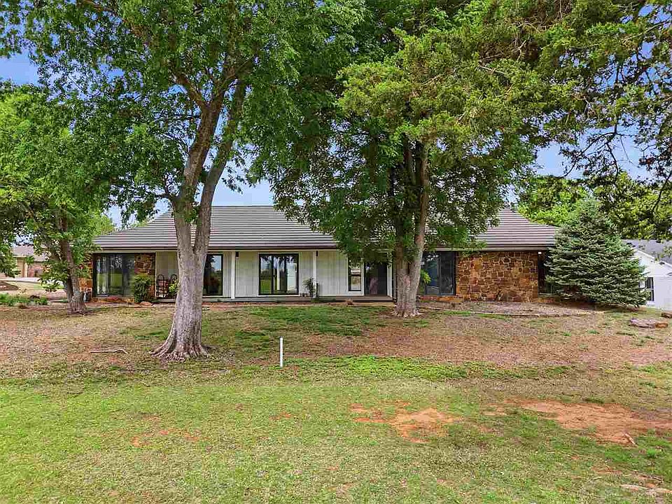 1st image of 5105 W Woodland Dr