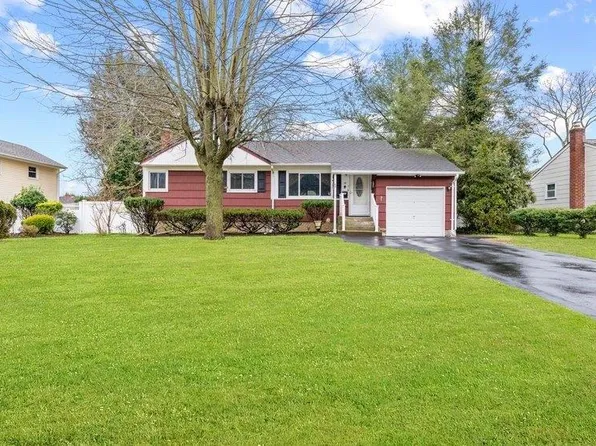 12 Harcourt Avenue, Smithtown, NY 11787