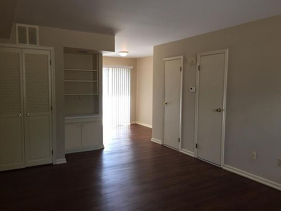 3rd image of 248 Otterbein Dr APT P