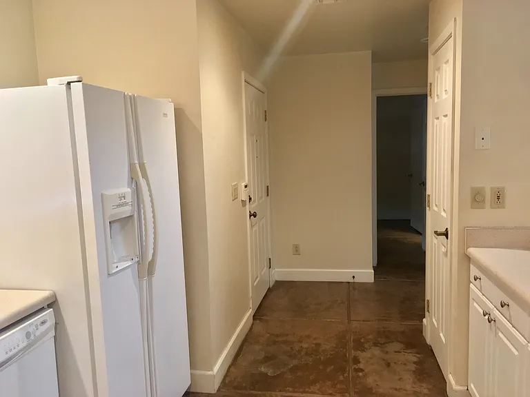 1434 E Elm St #2 — Photo 8