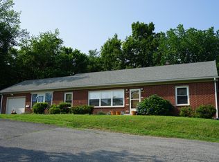 520 S Poplar St, Vinton, VA 24179