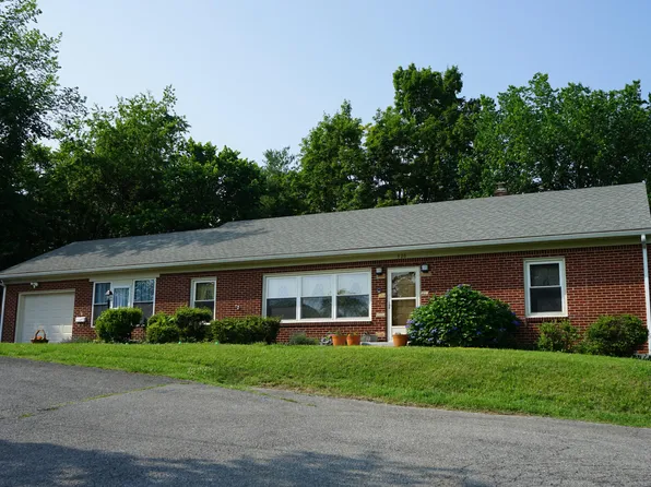 520 S Poplar St, Vinton, VA 24179
