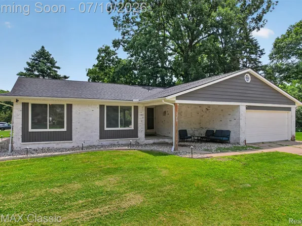 748 Randall Dr, Troy, MI 48085